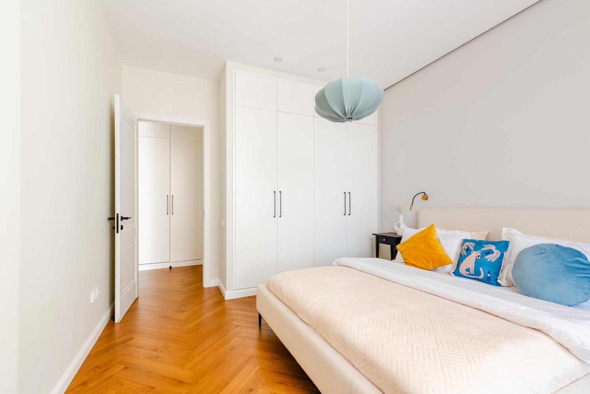 уютные в 4you и Amir Apartment *