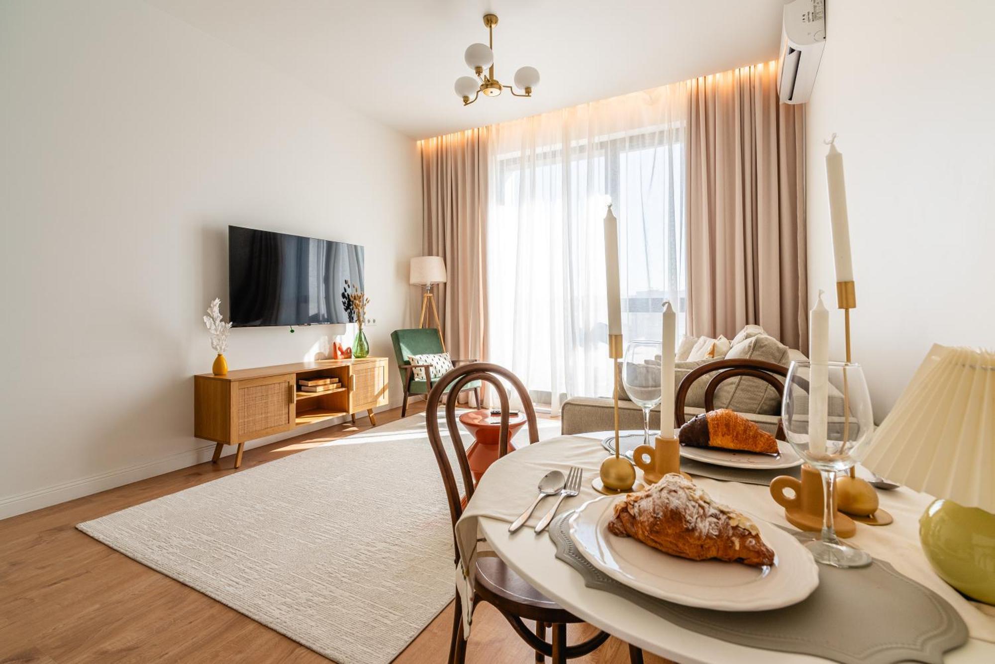 уютные в 4you и Amir Apartment *