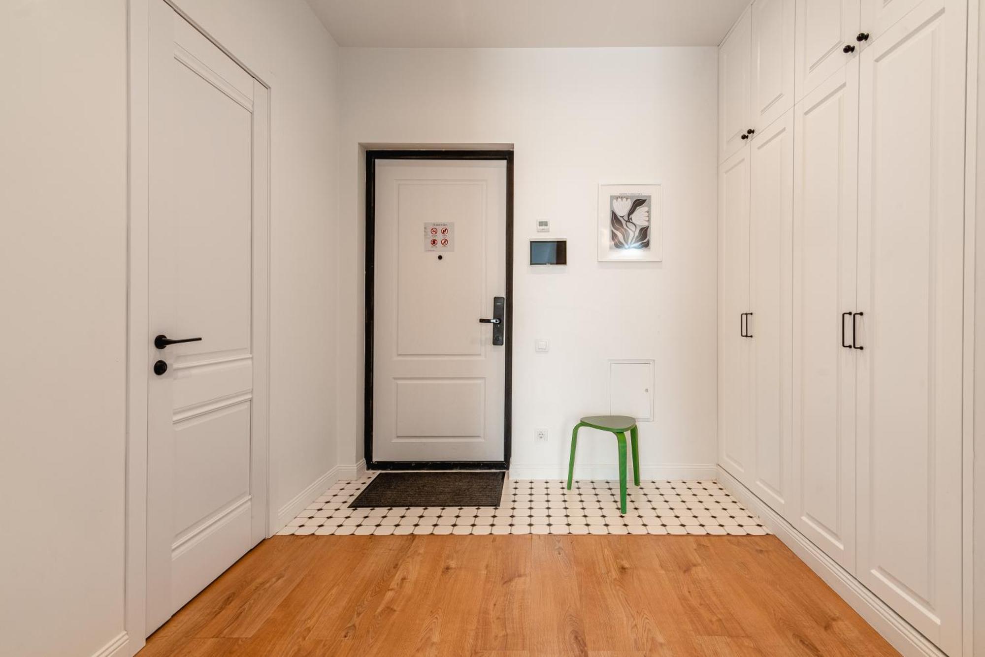 уютные в 4you и Amir Apartment