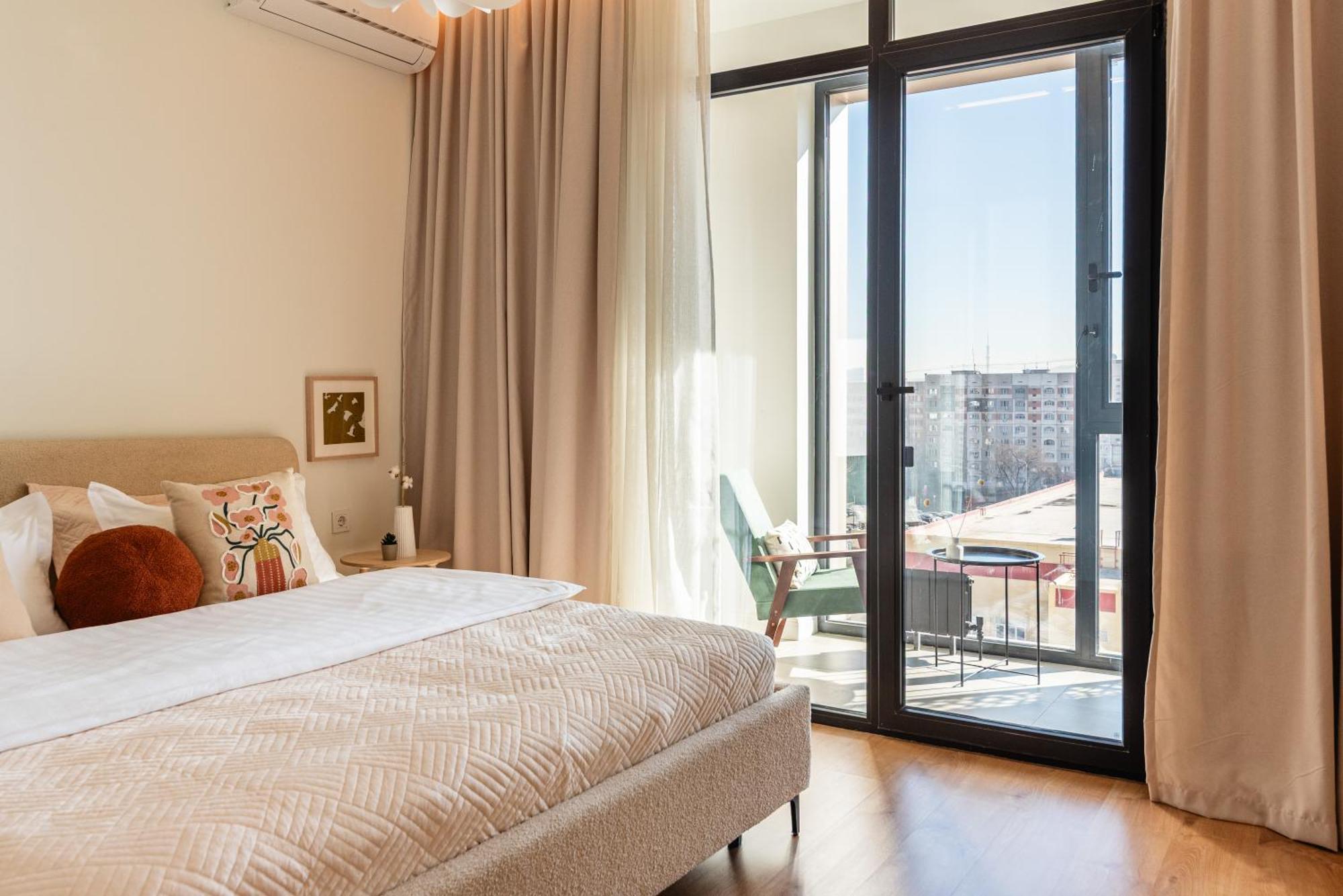 уютные в 4you и Amir Apartment