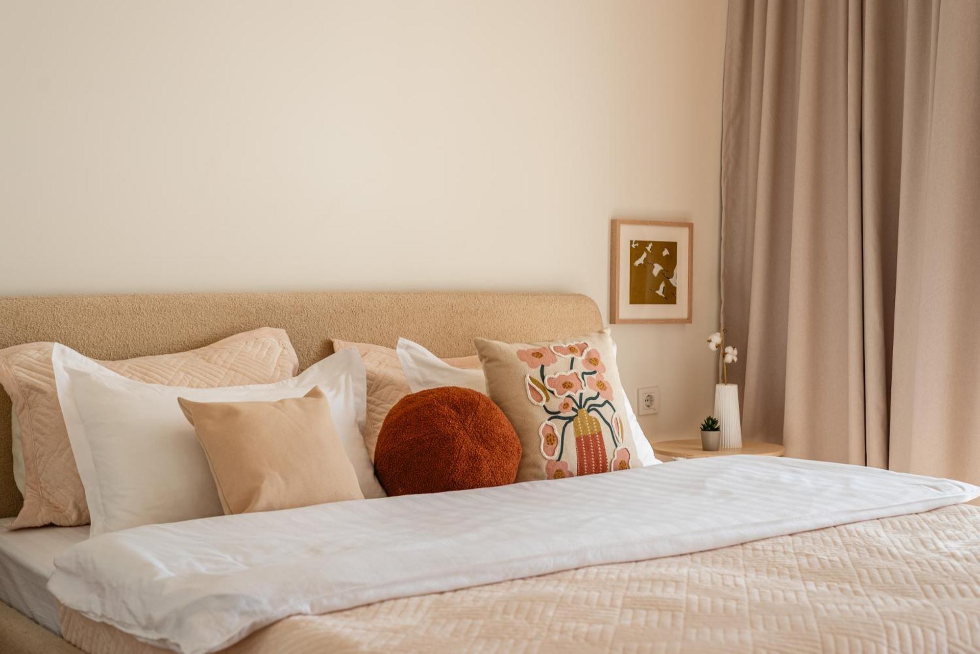уютные в 4you и Amir Apartment *