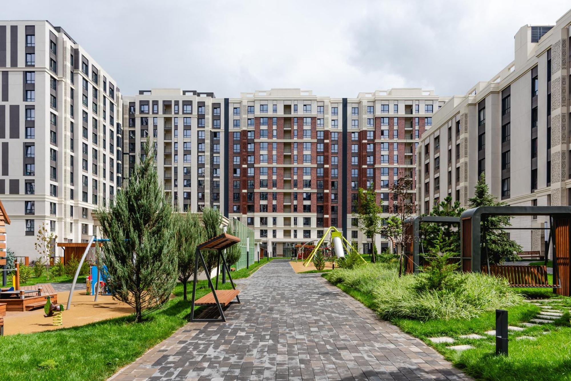 уютные в 4you и Amir Apartment *
