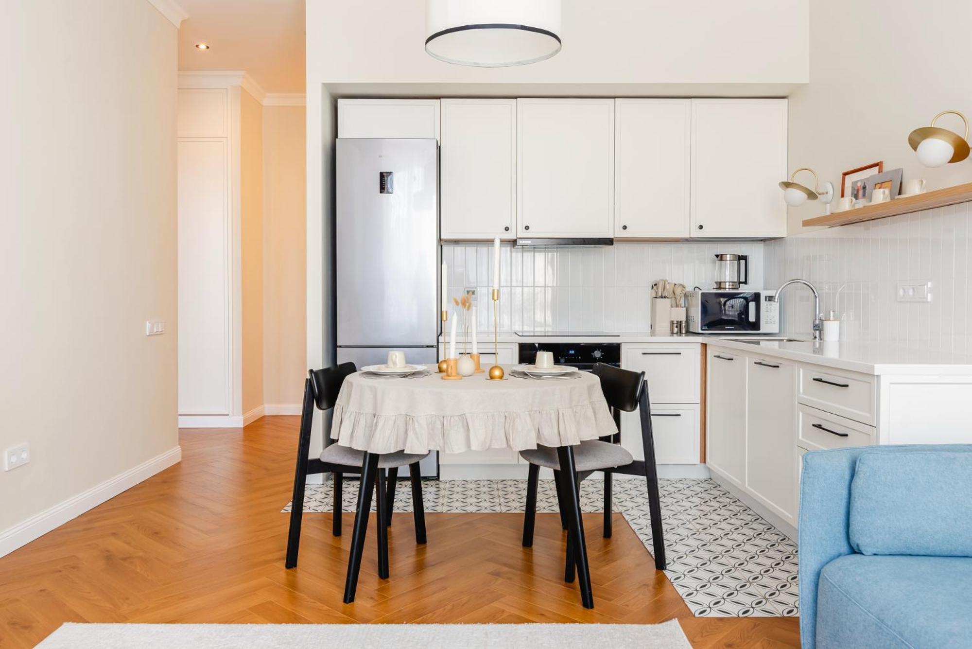 уютные в 4you и Amir Apartment *